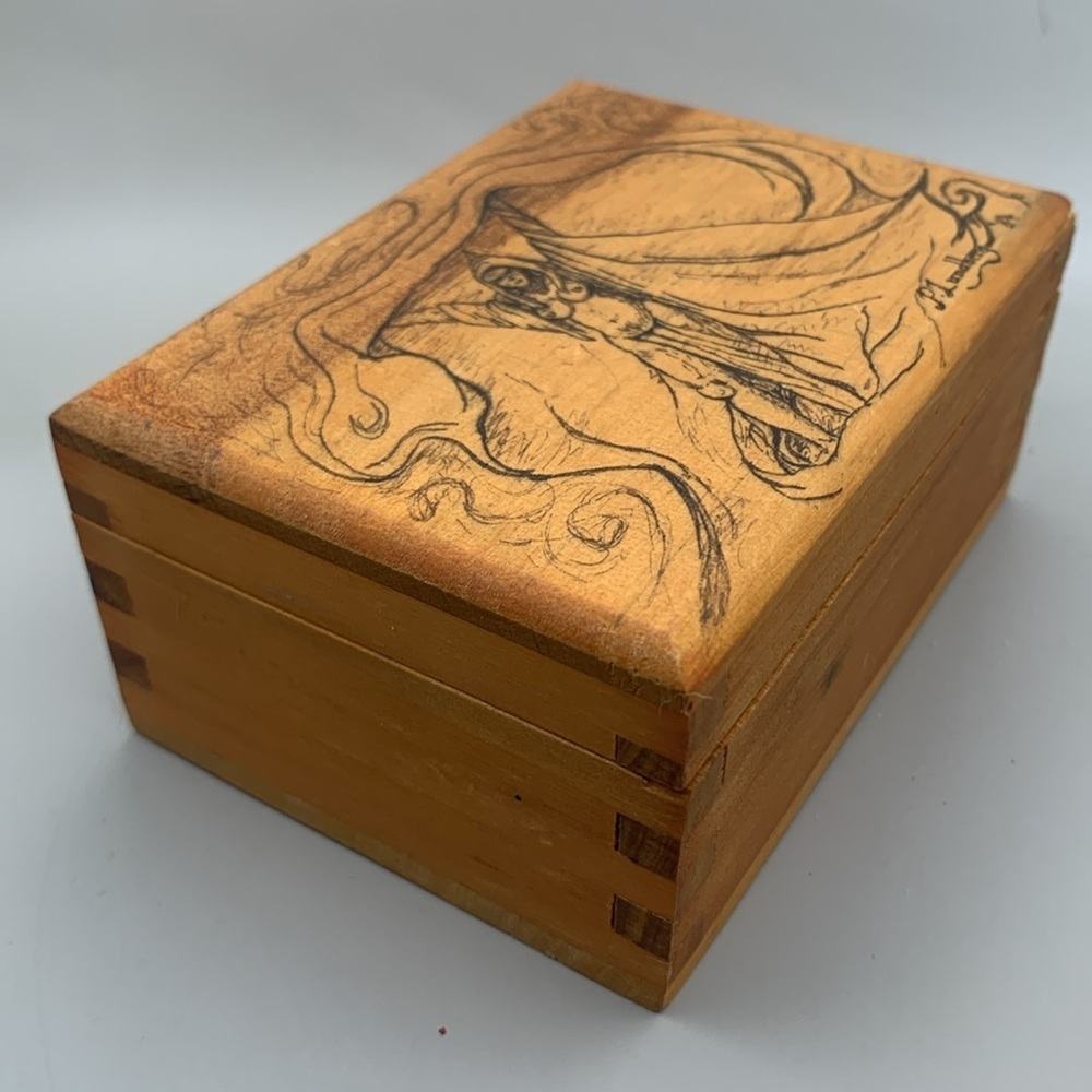 Vintage Wooden box with partly undressed female by Mundberg 1984 - Japan.